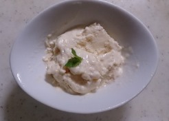 手作り桃のアイスクリーム