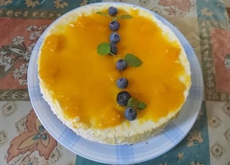 手作りレアチーズケーキ（マンゴーソース）